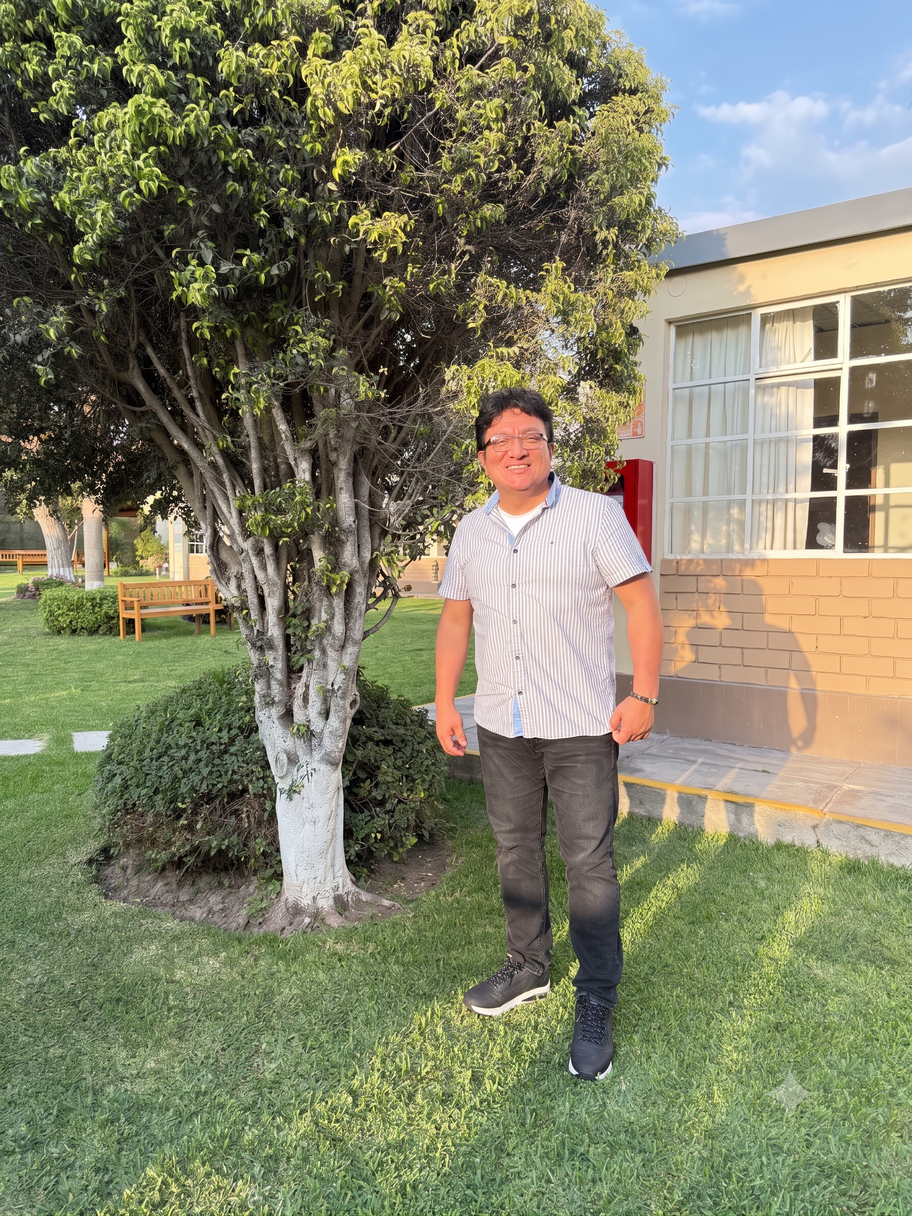 Max Carbonel, especialista en finanzas y saneamiento inmobiliario en Lima, Perú